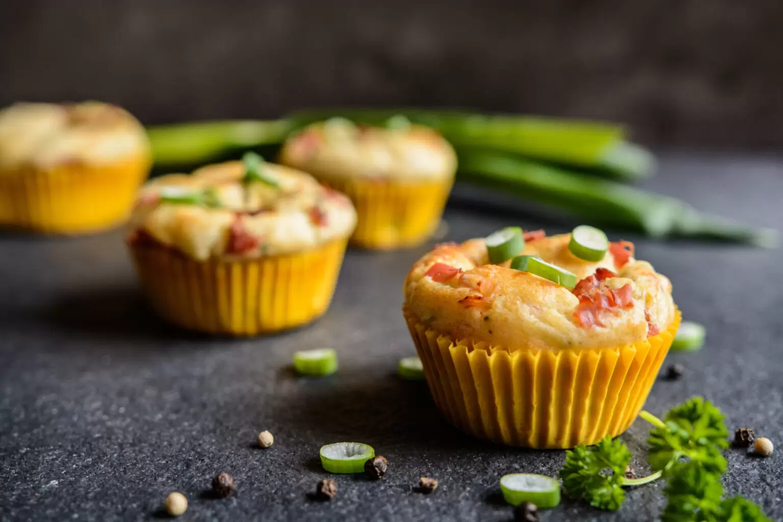 Breakfast Muffins with Bacon and Cheese